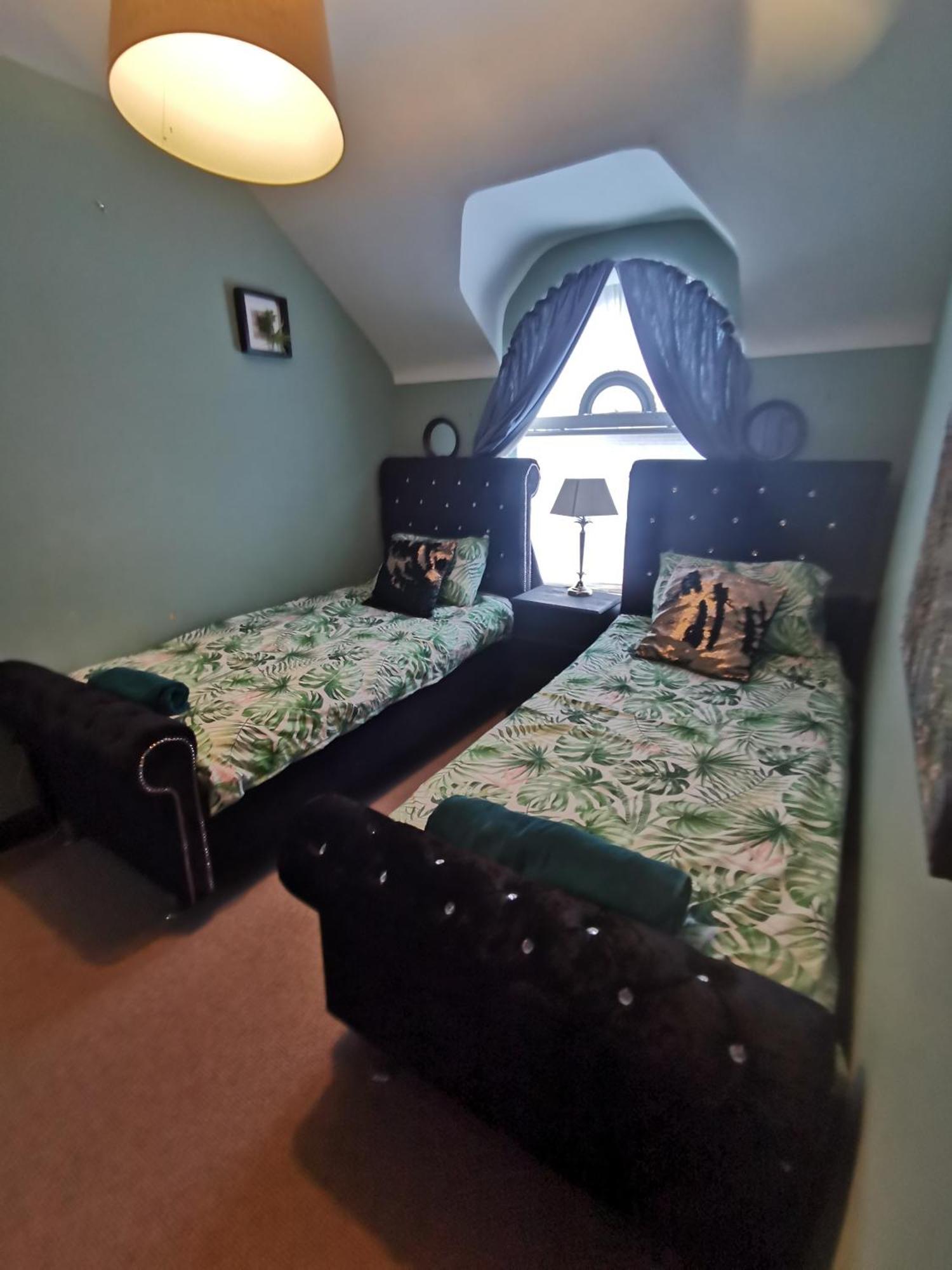 Palm Cove Bundoran Luxurious Sea View Balcony Free Wifi Netflix Sleeps 5 Apartment Bagian luar foto