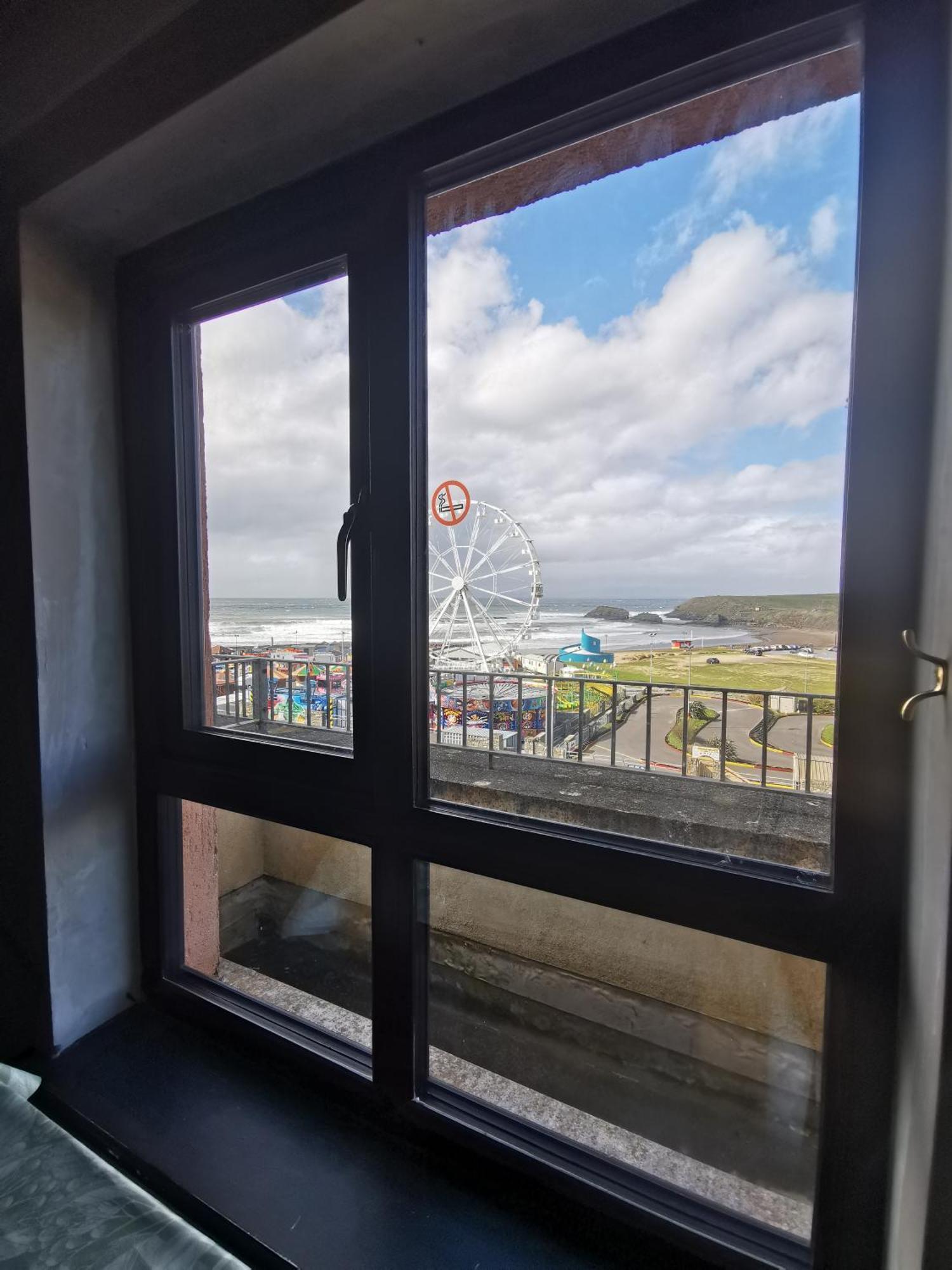 Palm Cove Bundoran Luxurious Sea View Balcony Free Wifi Netflix Sleeps 5 Apartment Bagian luar foto