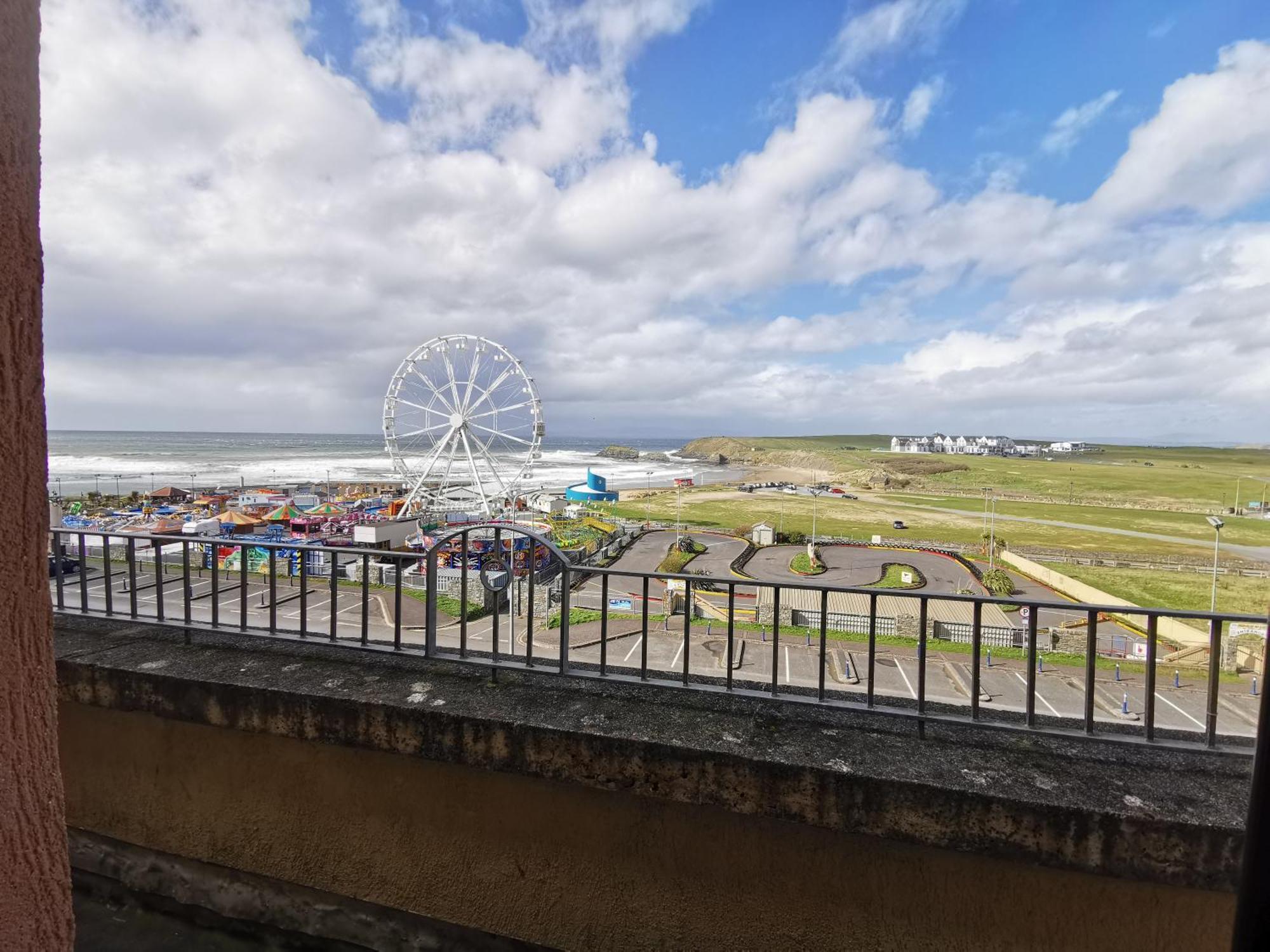 Palm Cove Bundoran Luxurious Sea View Balcony Free Wifi Netflix Sleeps 5 Apartment Bagian luar foto